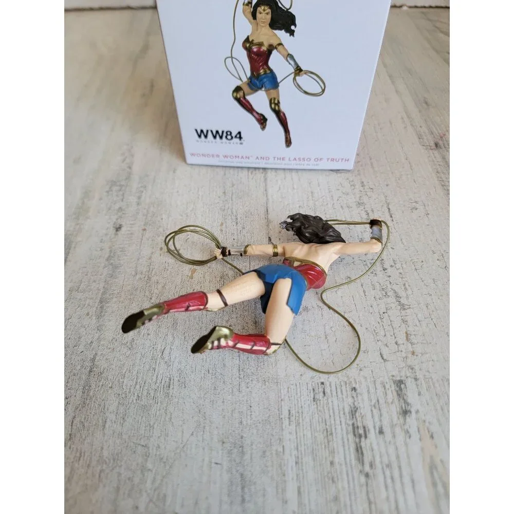 Hallmark Wonder Woman lasso of Truth ornament Xmas‎